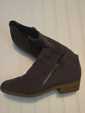 Universal Thread Women Suede Side-Zip Ankle Booties / Size 9